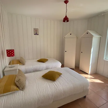 De Fenouil, Piscine, Parc, 3 Etoiles Дом отдыха Civrac-de-Blaye